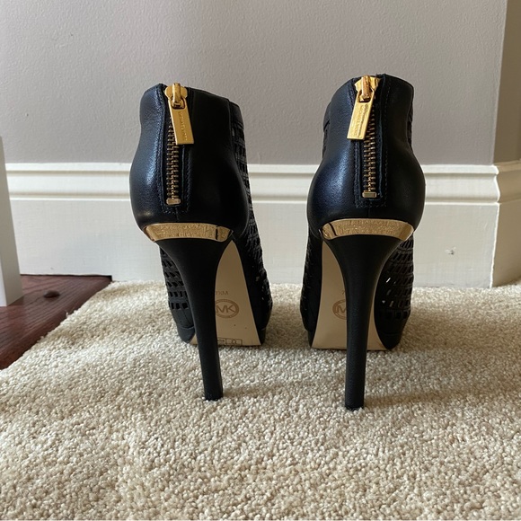 🚫Sold Ⓜ️erc🅰️ri Michael Kors Caged Heels 7.5 - Picture 5 of 11